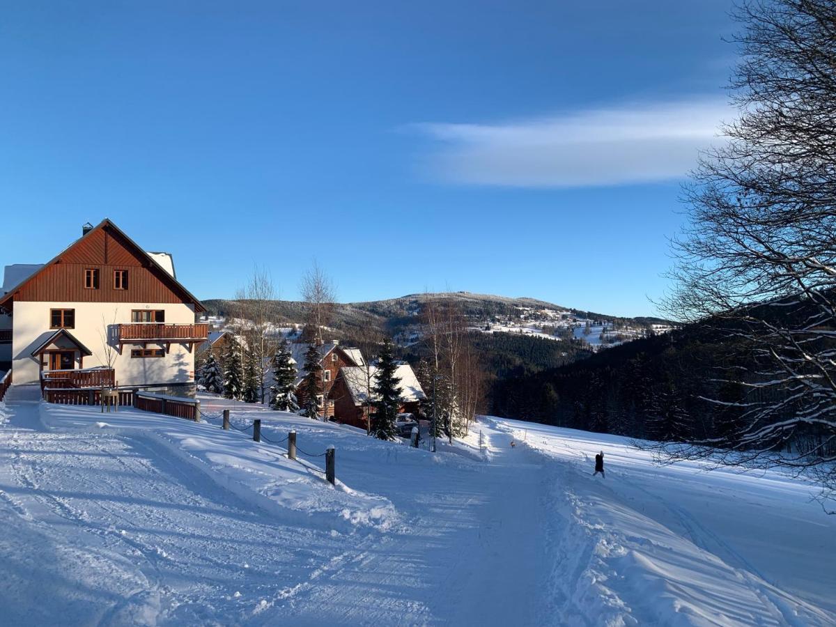 Apartman Mezi Kopci - Mid Hills Apartment Roudnice Bagian luar foto
