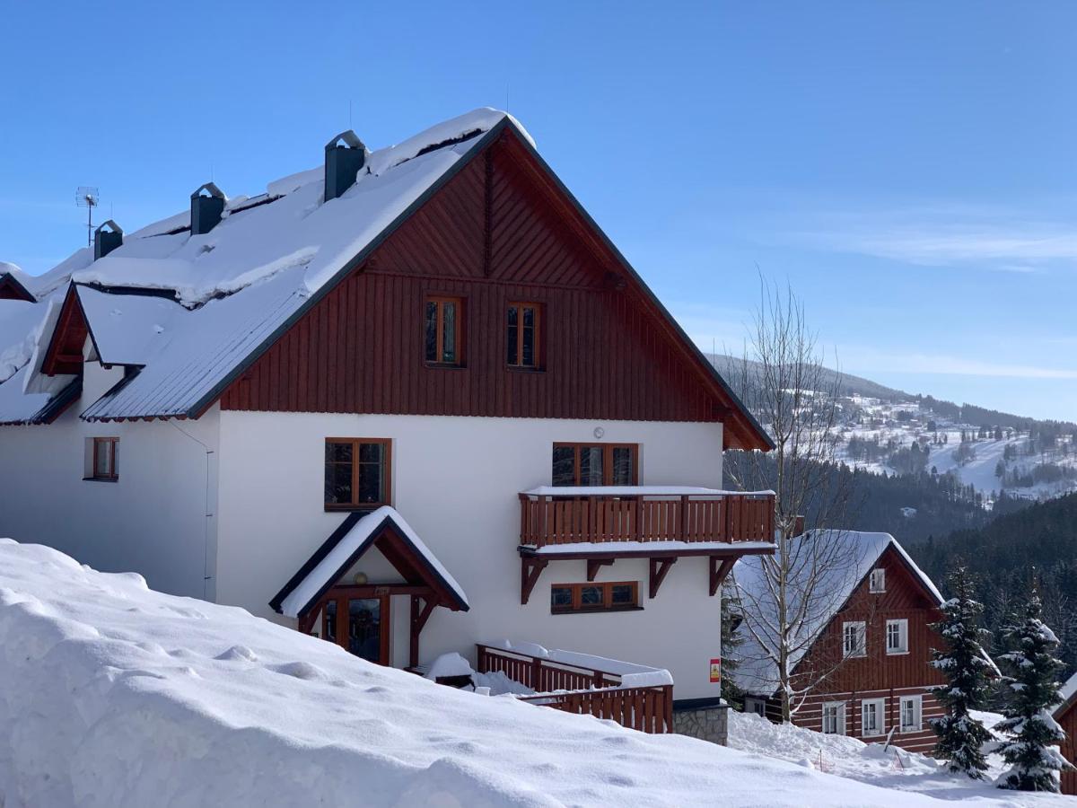Apartman Mezi Kopci - Mid Hills Apartment Roudnice Bagian luar foto