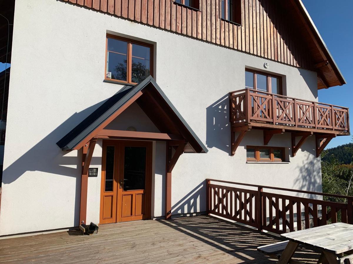 Apartman Mezi Kopci - Mid Hills Apartment Roudnice Bagian luar foto