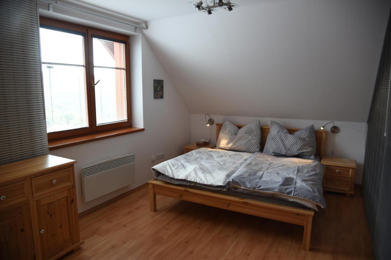 Apartman Mezi Kopci - Mid Hills Apartment Roudnice Bagian luar foto
